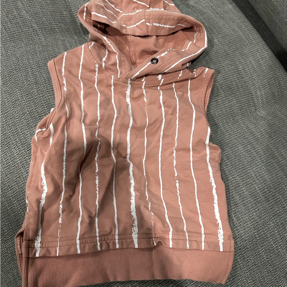 Trilogy design co toddler sleeveless shirt size 12-18 months